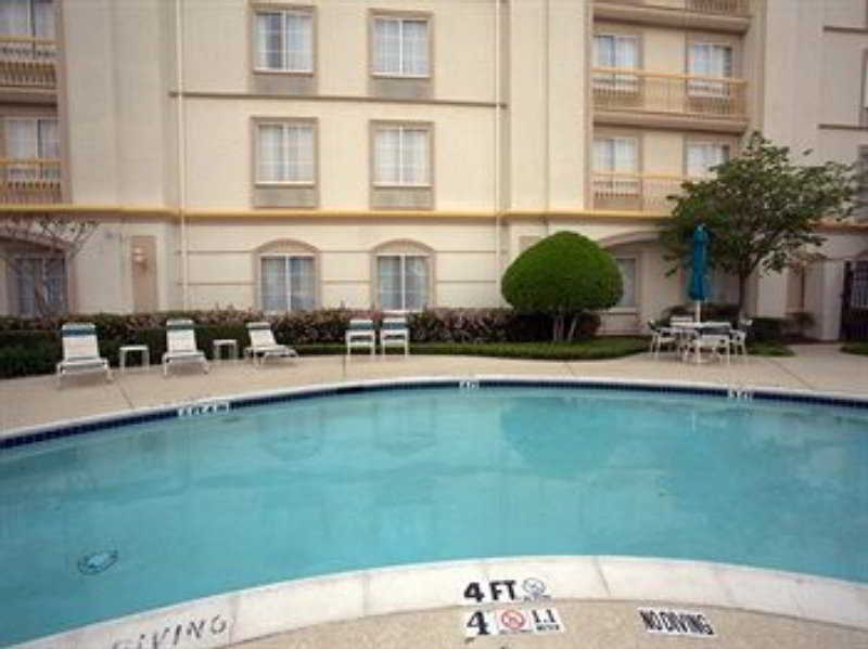 فندق أرلينغتونفي  لا كوينتا إن آند سويتس باي ويندهام دالاس إرلينجتون ساوث المظهر الخارجي الصورة